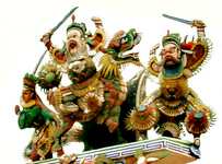 Cheng Hoon Teng temple - roof warriors (624x462, 84.7 kilobytes)
