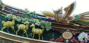 Cheng Hoon Teng temple - deer and phoenix (678x330, 98.1 kilobytes)
