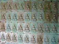 Many of the 1000 Buddhas are tiled on the walls of the pagoda stairway. (707x530, 85.4 kilobytes)