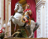 Mounted George, in the Duomo (621x500, 99.0 kilobytes)