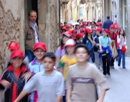 Ortygia was crowded with schoolchildren on field trips. (636x500, 99.7 kilobytes)