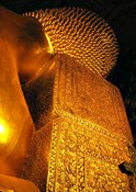Back of the head of the Buddha, with pillows that look very uncomfortable